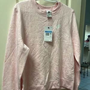 Brand new never worn Nike sweatshirt. Size M